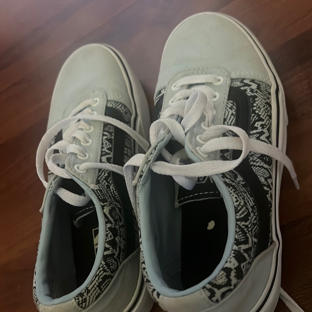 Vans shoes for Girls use it like new size 2 colors light blue with a white
